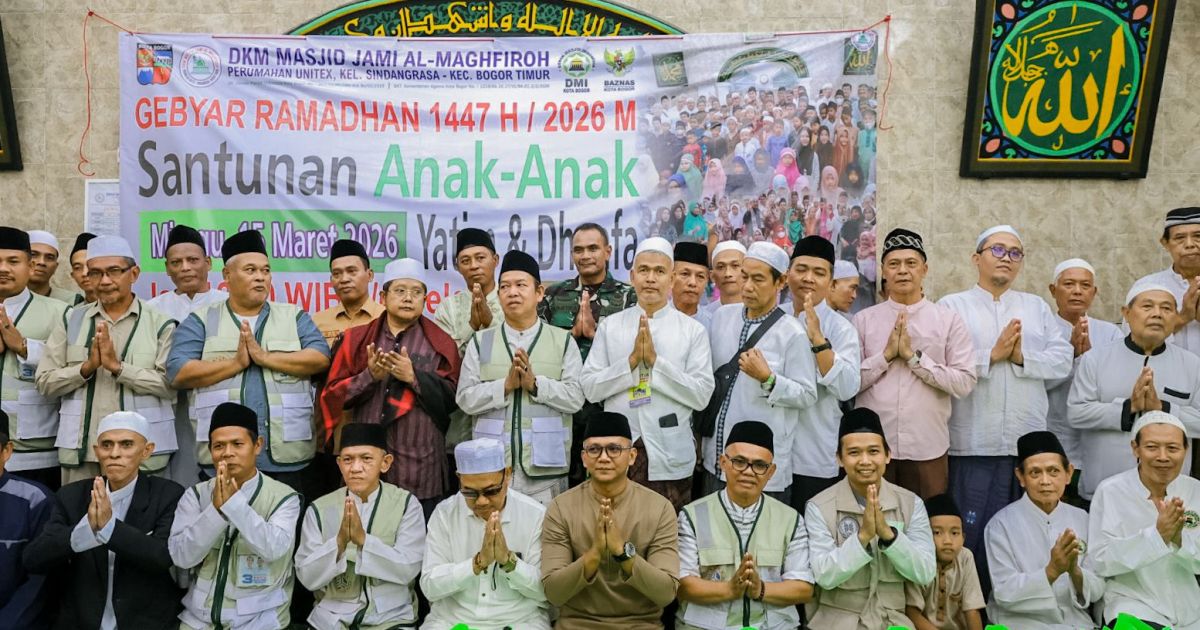 Zenal Mutaqin Serahkan Santunan Yatim dan Dhuafa di Masjid Al Maghfiroh