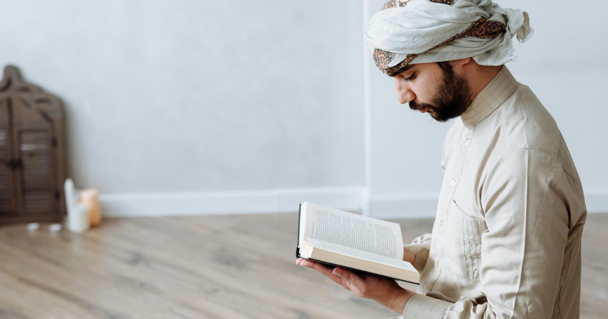 Dekonstruksi Riba dalam Perspektif Ontologi Fiqih dan Transformasi Ekonomi Syariah Kontemporer