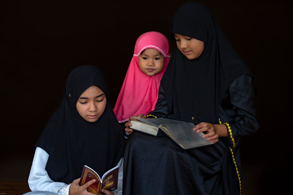 Membuka Pintu Langit: Analisis Teologis dan Fiqih Hadits tentang Waktu-Waktu Mustajab dalam Berdoa