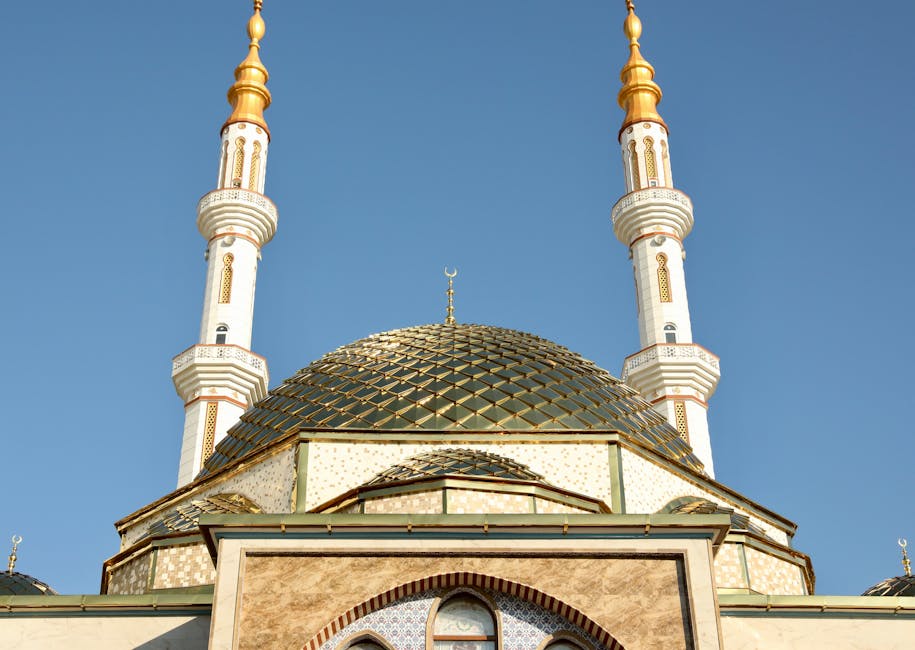 Suasana pengiriman bantuan kemanusiaan dari negara-negara Muslim yang membawa atribut pesan perdamaian, dengan latar belakang pesawat kargo logistik dan tumpukan bantuan medis untuk wilayah konflik di Timur Tengah.