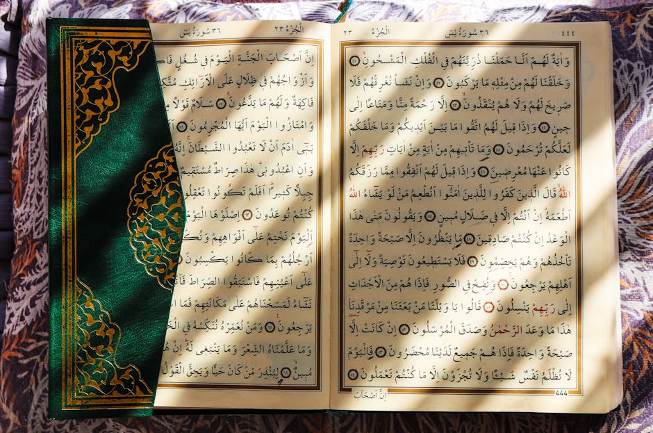 Suasana keberangkatan bantuan kemanusiaan dari Indonesia berupa peti-peti logistik yang dihiasi bendera Merah Putih dan bendera Palestina, dikelilingi oleh para petugas medis dan relawan yang bersiap menjalankan tugas mulia di wilayah konflik.