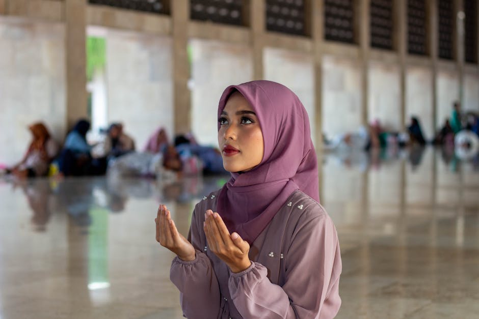 Suasana pengiriman bantuan kemanusiaan dari pesawat kargo Indonesia yang membawa logistik medis dan pangan untuk warga Palestina, dengan latar belakang bendera merah putih dan simbol-simbol kemanusiaan Islam yang penuh kedamaian.