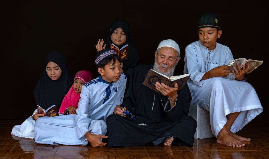 Dekonstruksi Teologi dan Fiqih Riba: Analisis Hermeneutika Nash, Tipologi Transaksi Kontemporer, dan Solusi Alternatif Keuangan Syariah