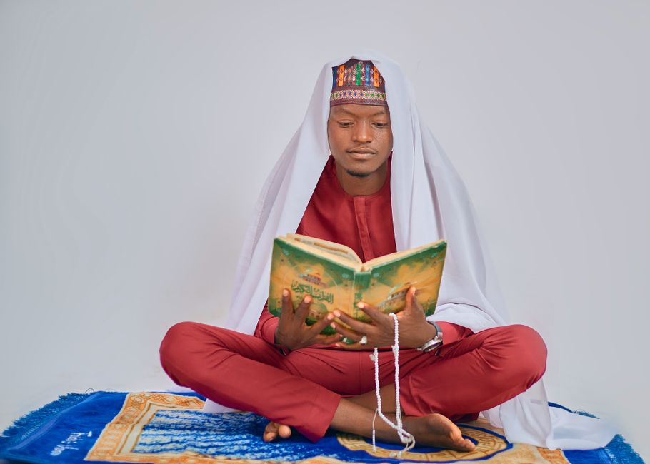 Anatomi Riba dalam Timbangan Syariah: Analisis Komprehensif Fiqih Muamalah dan Solusi Keuangan Kontemporer