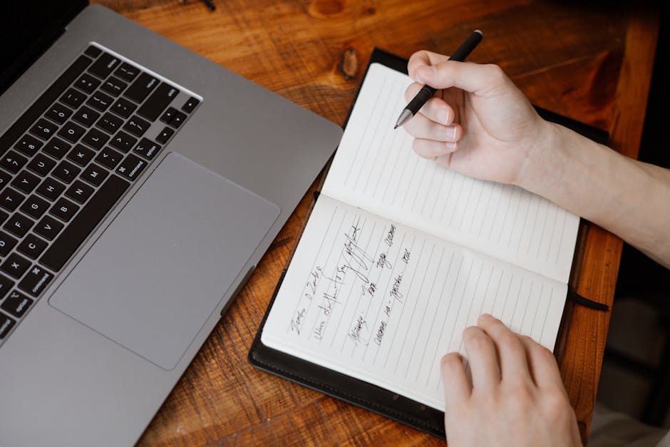 Ilustrasi seorang cendekiawan Muslim yang sedang duduk tenang di depan tumpukan kitab, dengan latar belakang cahaya lembut yang melambangkan kejernihan berpikir dan kedamaian dalam berdialog.