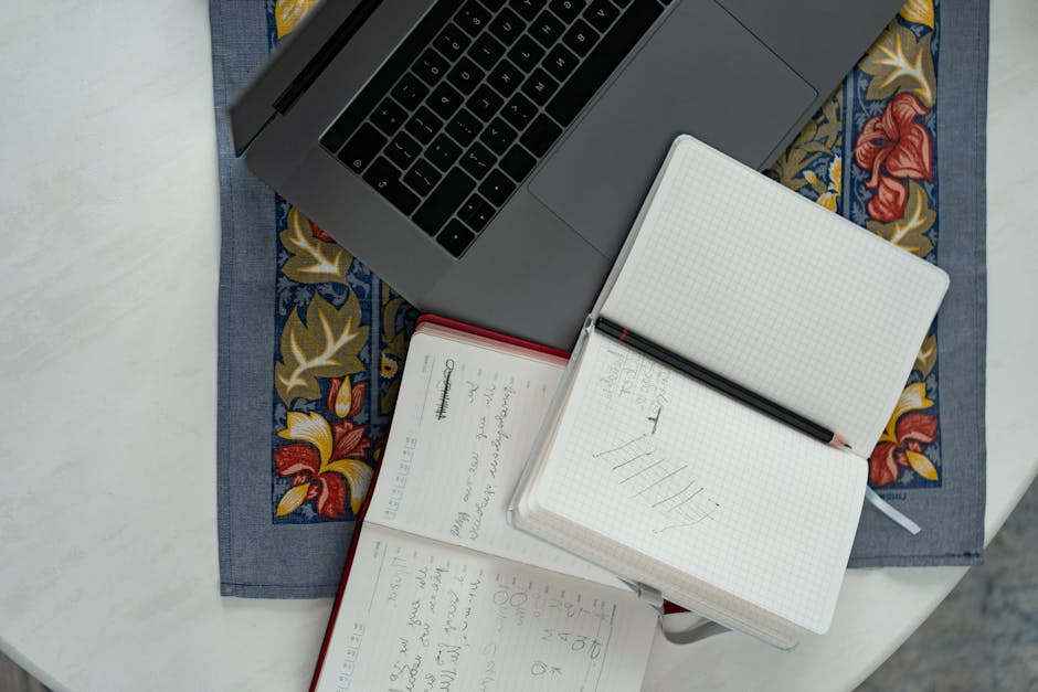 Ilustrasi seorang cendekiawan Muslim yang sedang menulis di meja kayu dengan latar belakang rak buku klasik, melambangkan kedalaman pemikiran dan ketenangan dalam berdialektika.