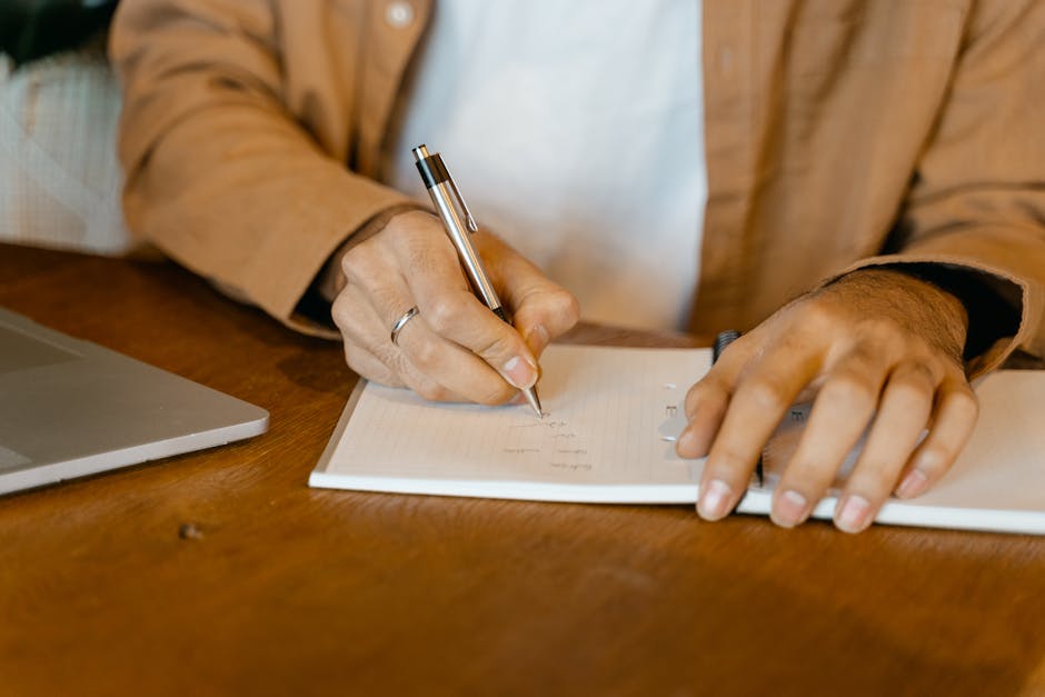 Ilustrasi seorang cendekiawan Muslim yang sedang duduk tenang di perpustakaan, memegang pena dengan tumpukan buku di sampingnya, menggambarkan kedalaman kontemplasi dan adab dalam mencari ilmu.