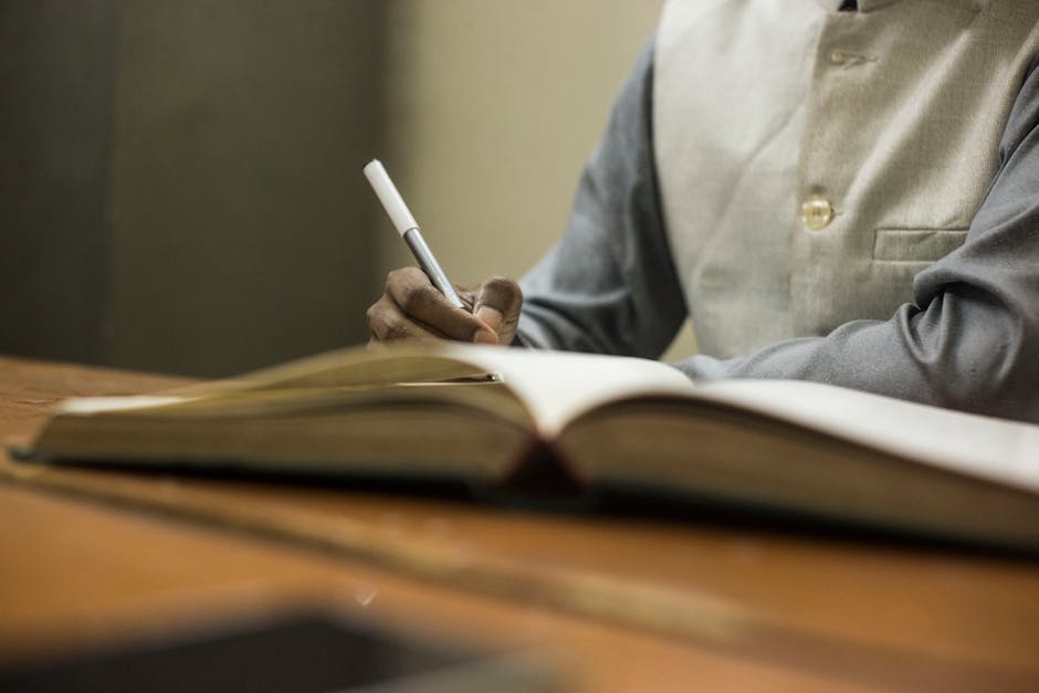 Ilustrasi seorang tokoh agama yang sedang menulis di meja kayu dengan kitab-kitab klasik di sampingnya, menggambarkan kedalaman pemikiran dan ketenangan dalam merespons isu sosial.