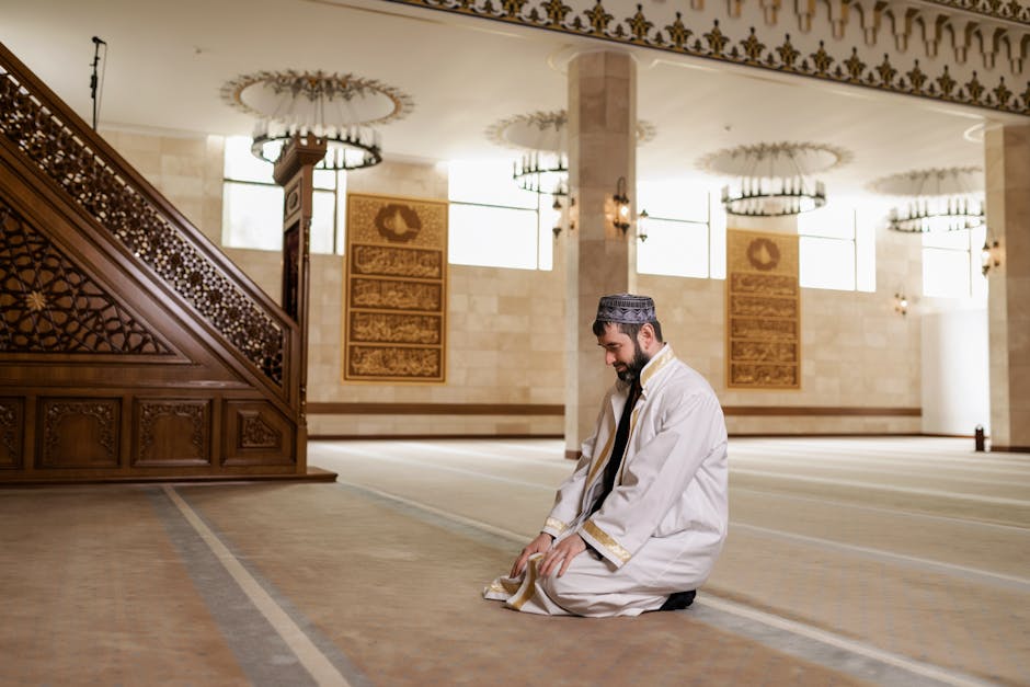 Foto sebuah mushaf Al-Quran terbuka di atas meja kayu di dalam perpustakaan masjid yang tenang dengan cahaya matahari pagi yang masuk melalui jendela, menciptakan suasana spiritual yang mendalam.