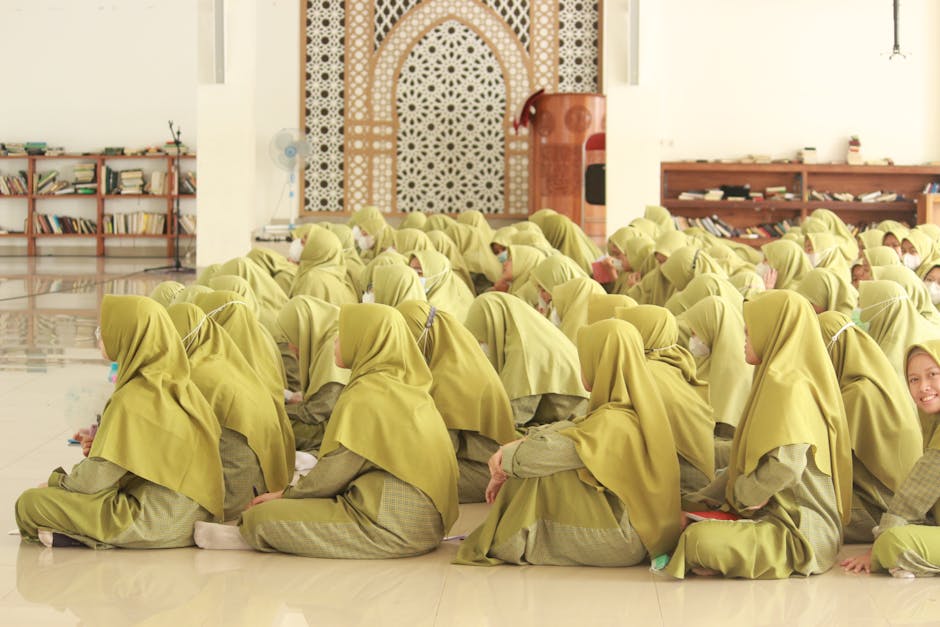 Menyingkap Hakikat Kekhusyukan: Panduan Komprehensif Shalat Khusyu Berdasarkan Analisis Tafsir, Fiqih, dan Teologi Sufistik