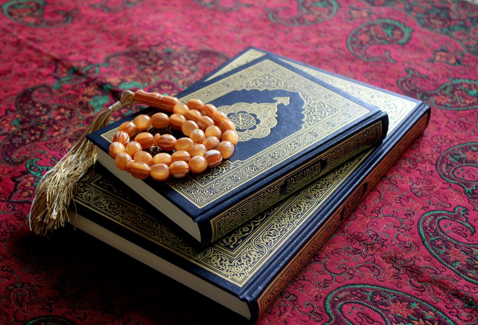 Risalah Agung Khusyu dalam Shalat: Tinjauan Komprehensif Tafsir, Fiqih, dan Manajemen Spiritual Qalbu