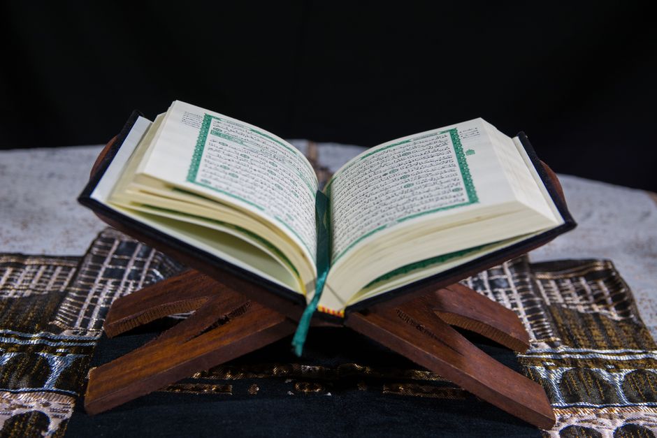 Aktualisasi Tauhid di Era Disrupsi: Analisis Teologis, Tafsir, dan Solusi Qurani Menghadapi Berhala Modern