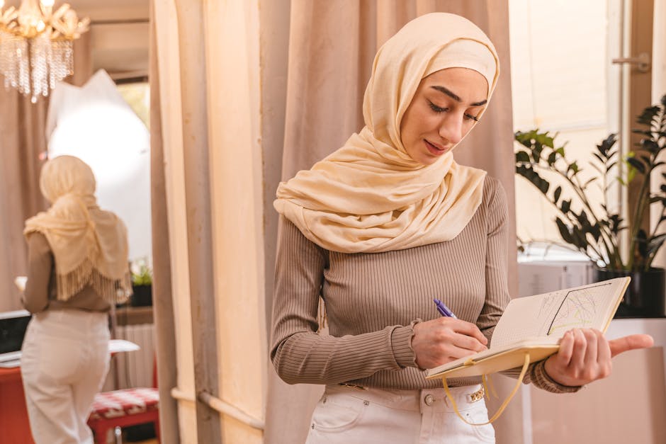 Ilustrasi seorang Muslimah yang sedang menulis di meja kerja dengan latar belakang tumpukan buku dan jendela yang menampilkan pemandangan kota yang maju, melambangkan perpaduan antara intelektualitas, nilai agama, dan kontribusi sosial.
