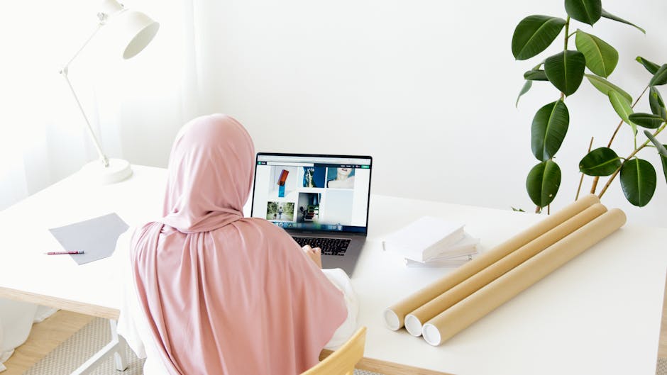 Menenun Peradaban dari Rahim Madrasah Pertama: Reorientasi Peran Muslimah di Era Disrupsi
