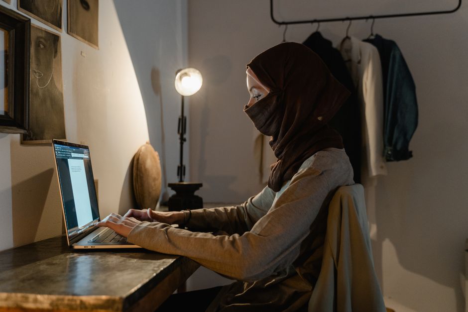 Menakar Ulang Peran Muslimah: Bukan Sekadar Pelengkap, Melainkan Arsitek Peradaban Bangsa