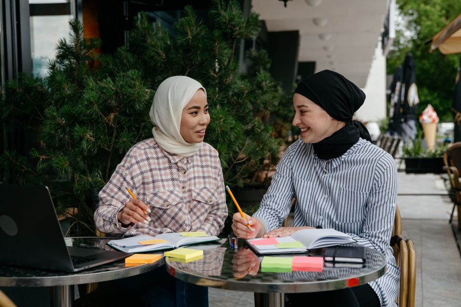 Menakar Peran Strategis Muslimah: Menjadi Pilar Peradaban Bangsa Tanpa Kehilangan Jati Diri