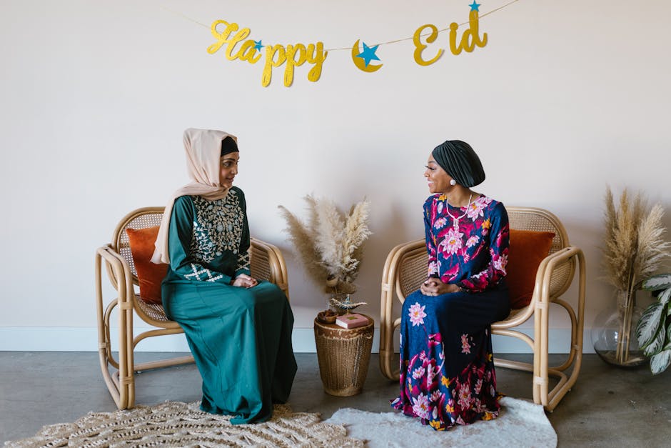 Seorang pemuda Muslim mengenakan pakaian kasual modern sedang duduk tenang di sebuah taman kota yang estetik, memegang segelas kopi sambil tersenyum tipis menatap pemandangan, menciptakan suasana yang damai dan reflektif.