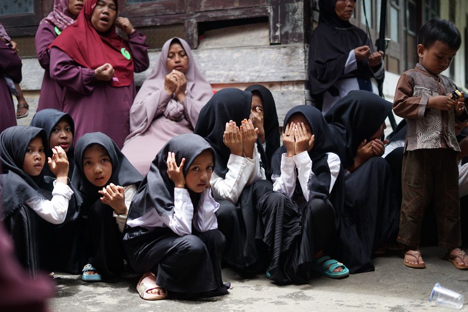 FOMO dan Social Media Fatigue: Cara Gen Z Healing Tanpa Kehilangan Jati Diri Muslim