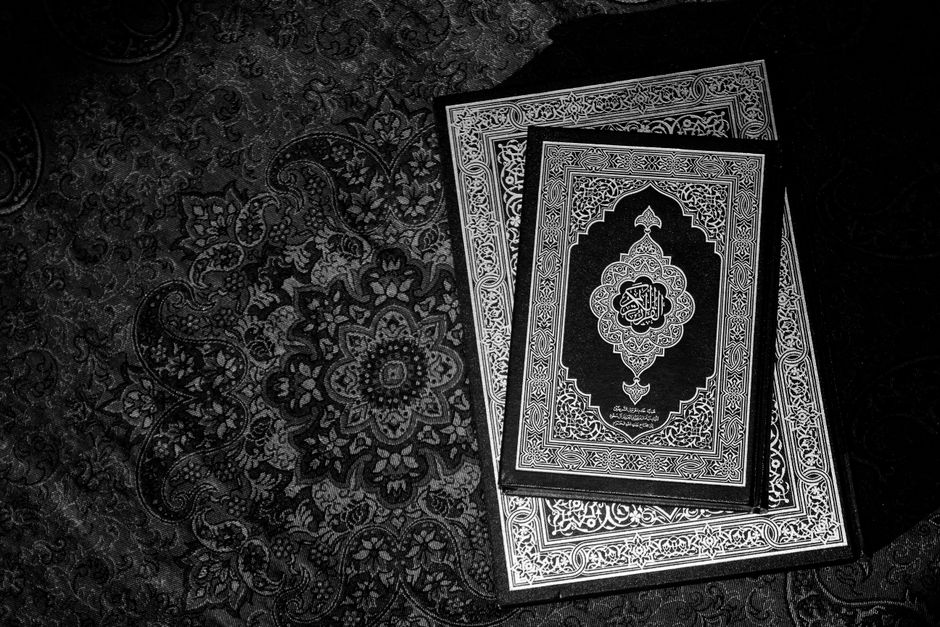 Hakikat Penghambaan dan Isti’anah: Bedah Komprehensif Tafsir, Akidah, dan Fiqih Surah Al-Fatihah Ayat Lima