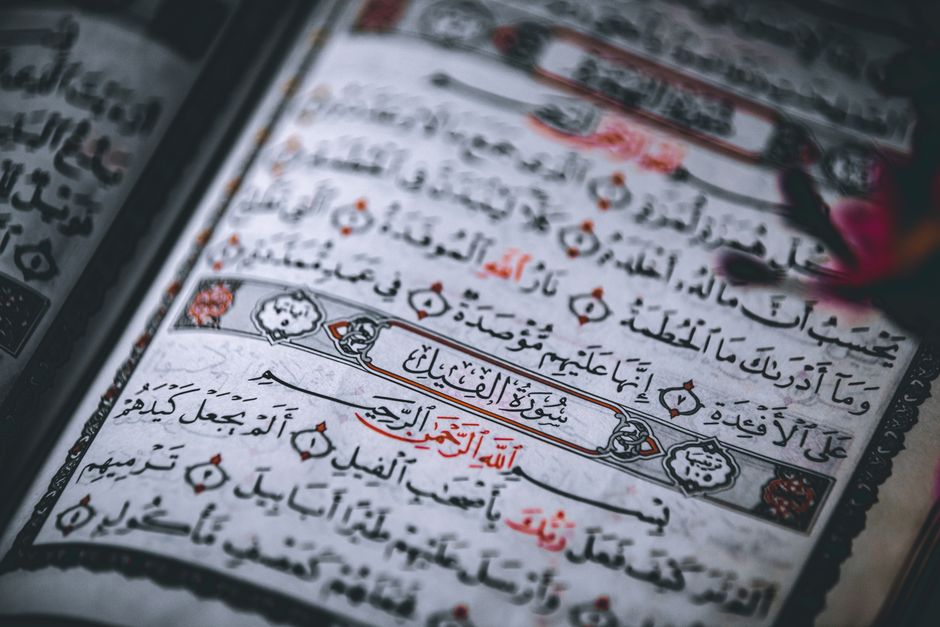 Dekonstruksi Metodologis Hadis Niat: Analisis Sintaksis, Implikasi Fiqih, dan Dimensi Eksistensial Ikhlas