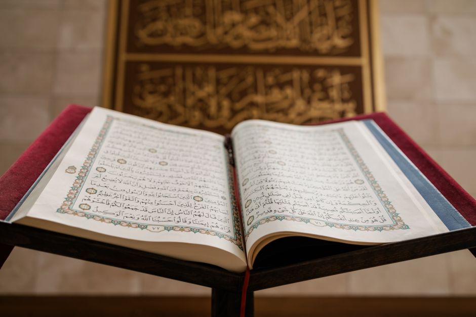 Eksplorasi Teologis Ayat Kursi: Bedah Ontologis Sifat-Sifat Allah dan Analisis Sanad Hadis-Hadis Keutamaannya