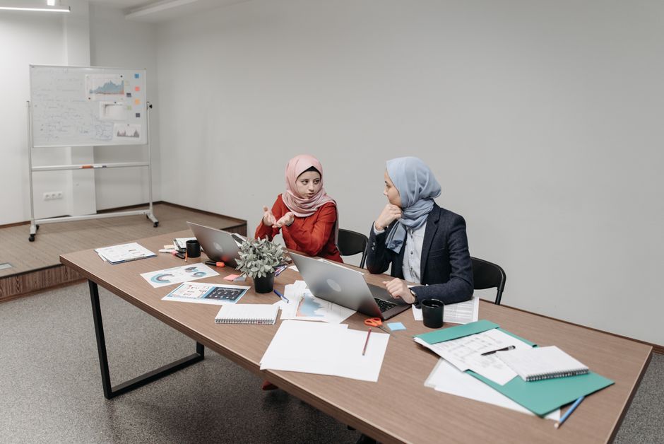 Menavigasi Estetika Digital: Menjaga Kedalaman Akhlak Gen Z di Era Dakwah Instan